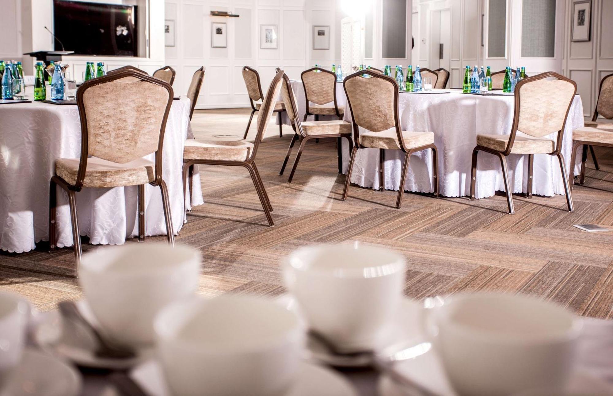 Beverly Hills Ντούρμπαν Εξωτερικό φωτογραφία The meeting room