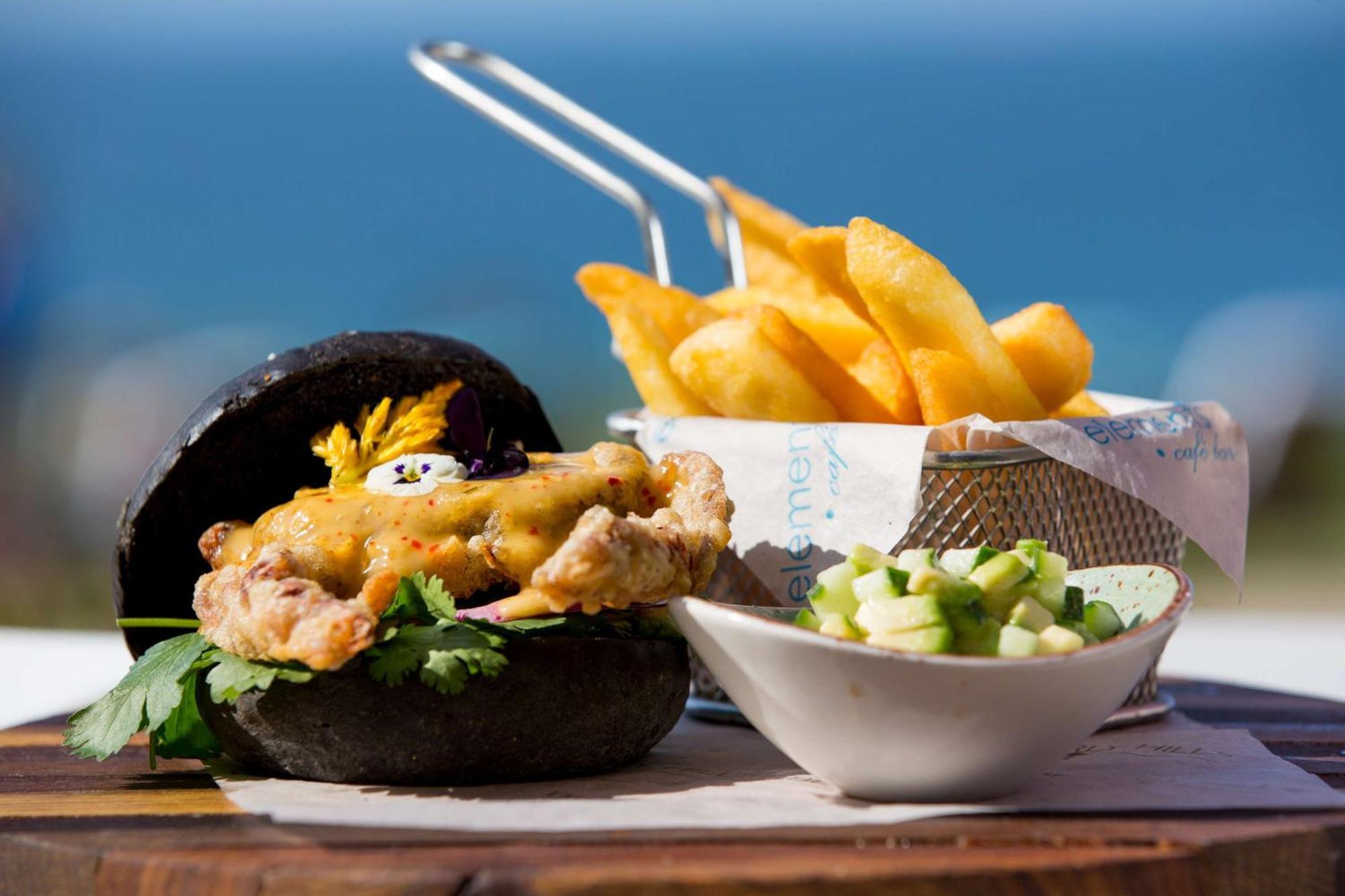 Beverly Hills Ντούρμπαν Εξωτερικό φωτογραφία A burger at the restaurant