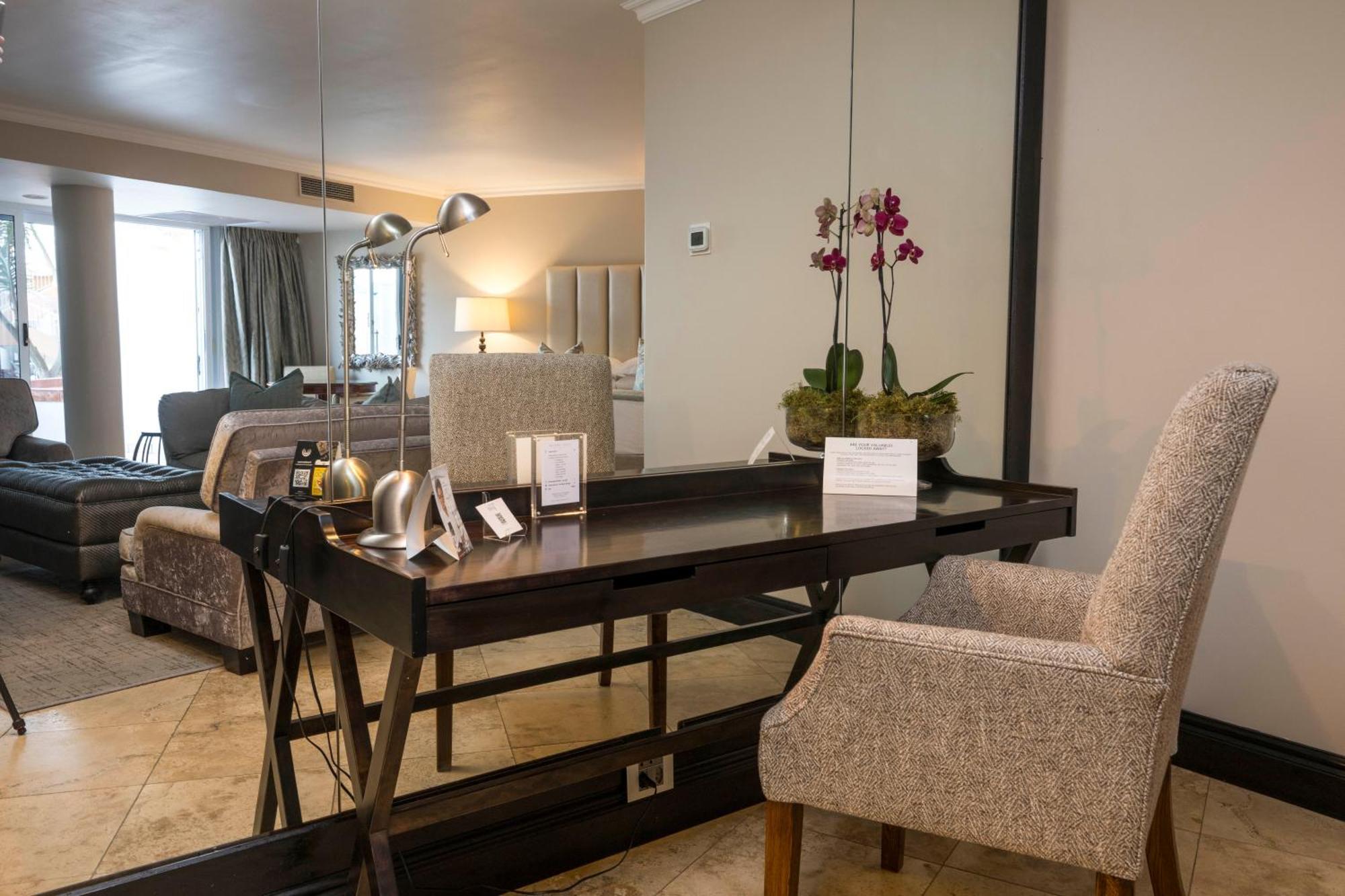 Beverly Hills Ντούρμπαν Εξωτερικό φωτογραφία A suite at the hotel