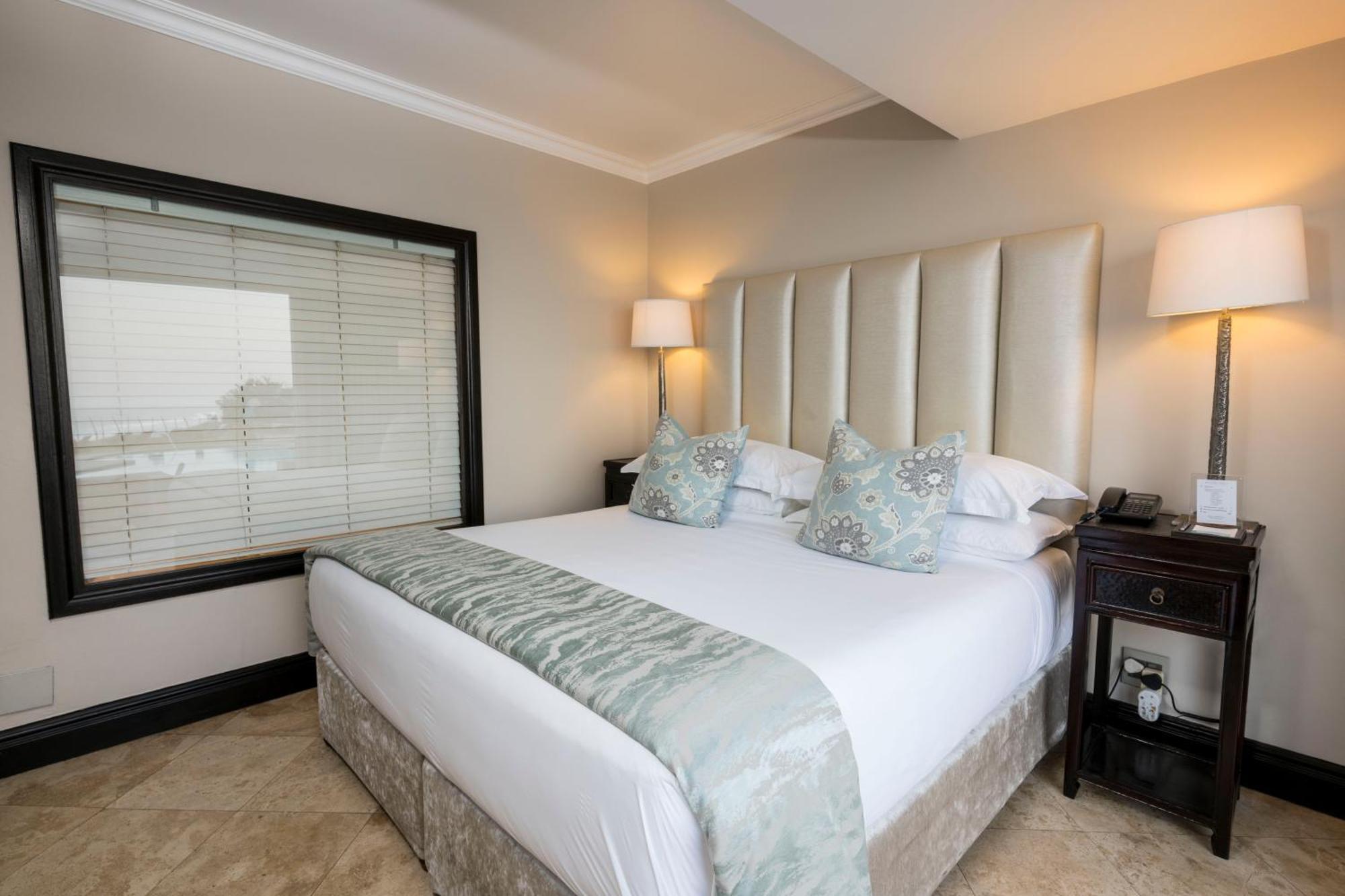 Beverly Hills Ντούρμπαν Εξωτερικό φωτογραφία A bedroom at the Taj Mahal Palace