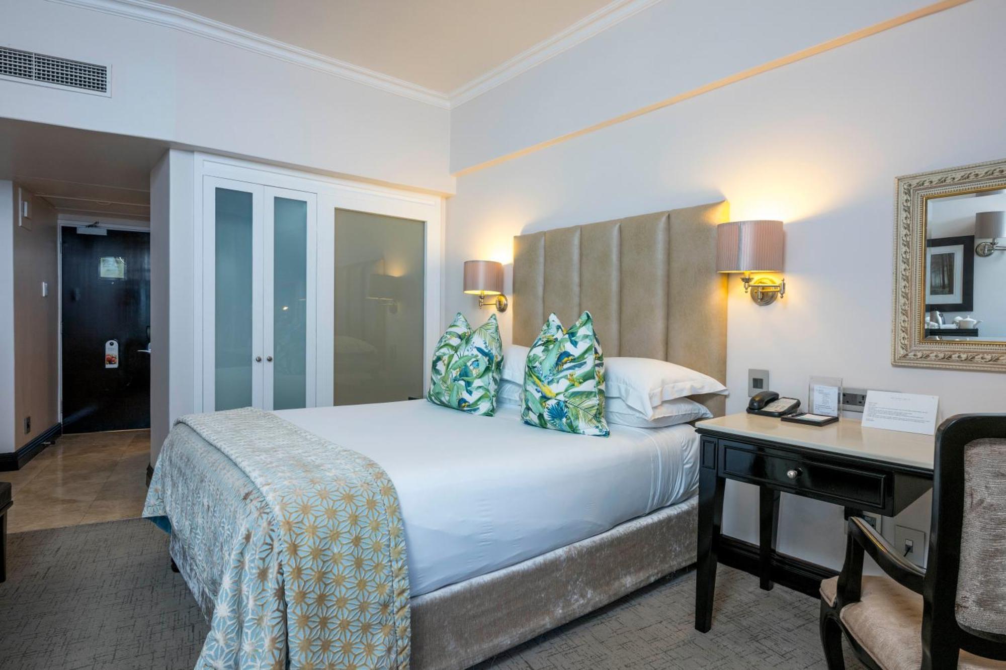 Beverly Hills Ντούρμπαν Εξωτερικό φωτογραφία A bedroom at the hotel