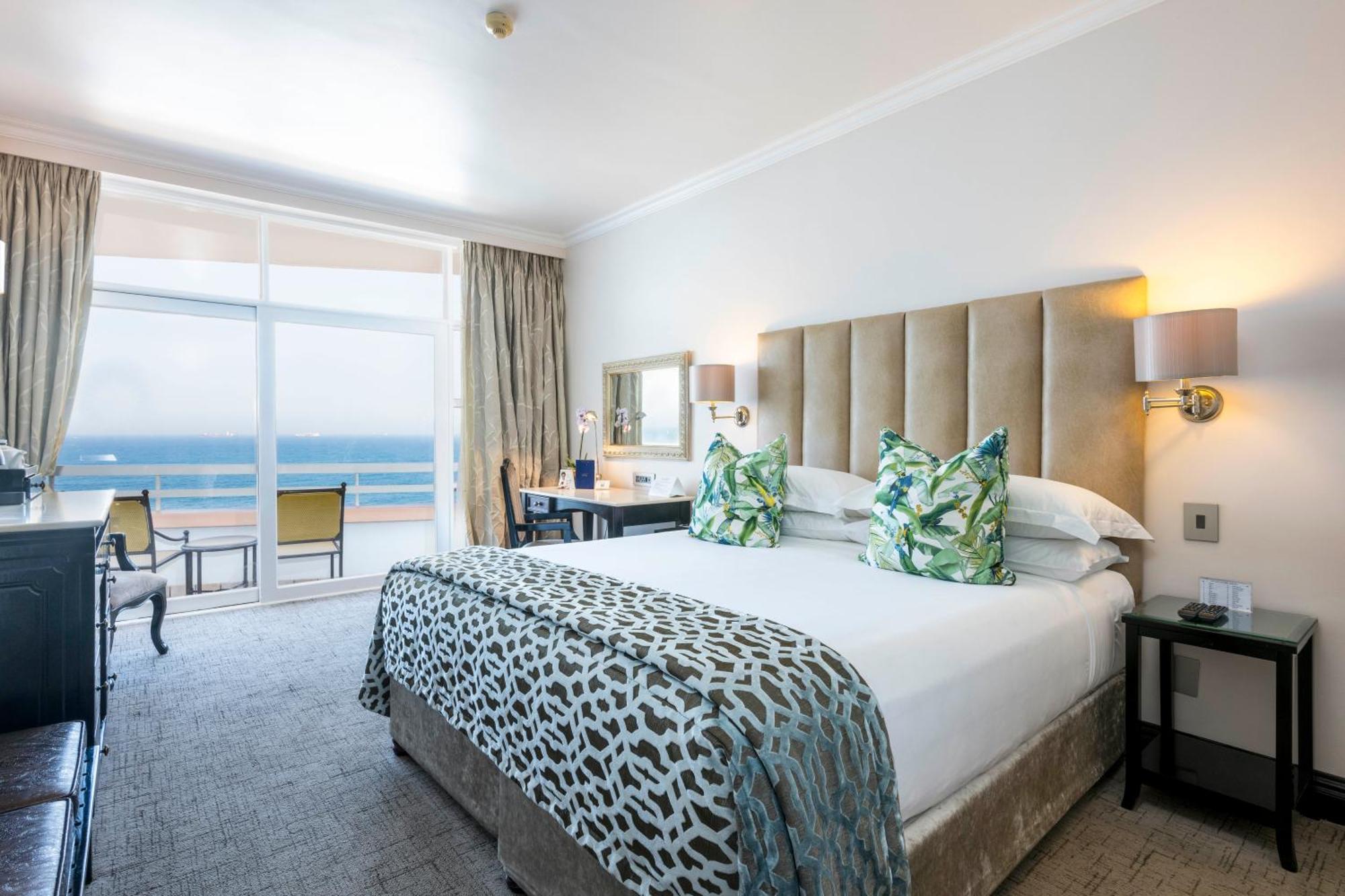 Beverly Hills Ντούρμπαν Εξωτερικό φωτογραφία A bedroom at the Oyster Box