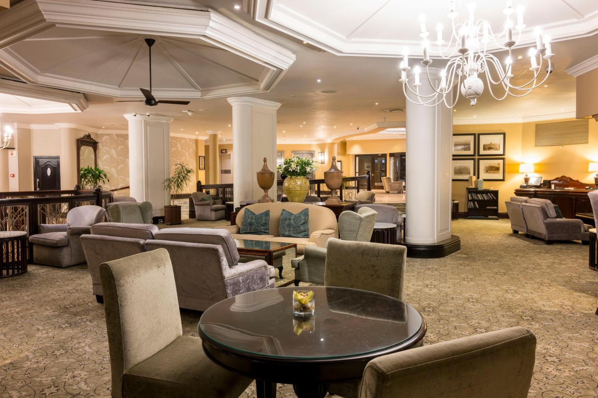 Beverly Hills Ντούρμπαν Εξωτερικό φωτογραφία The interior of the hotel